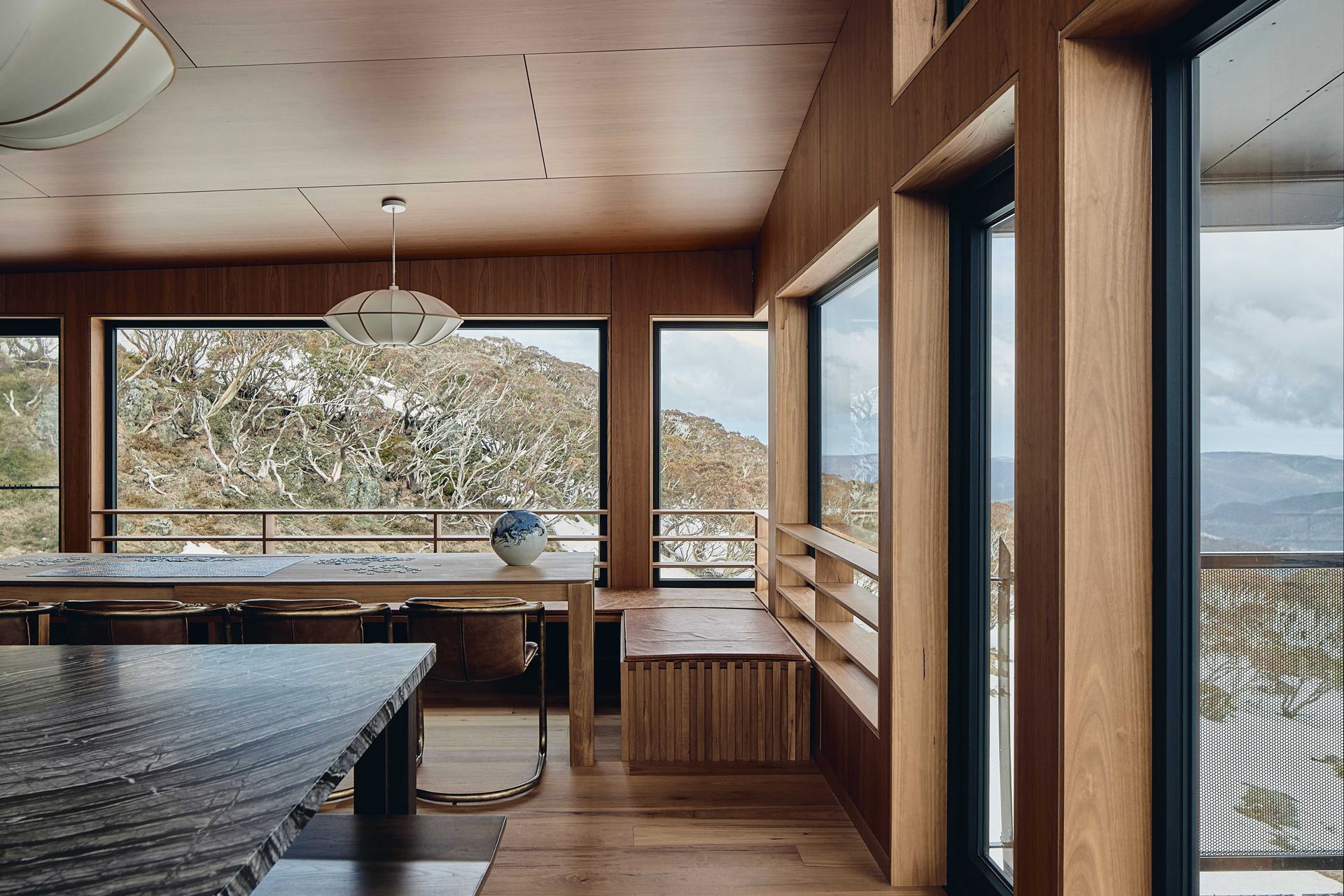 14-Dining-benchseat-and-foothills-beyond.jpg