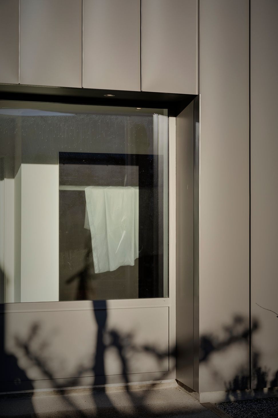 The recessed joinery in the back section of the home has a scultpture-like cutout quality.