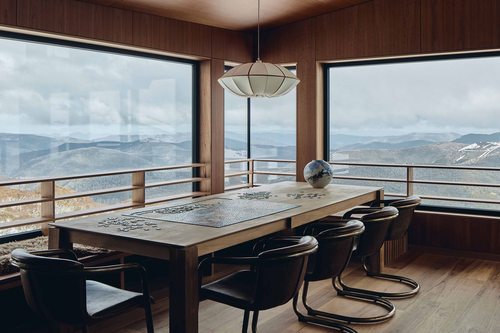 5-Dining-space-enjoying-the-expansive-views.jpg