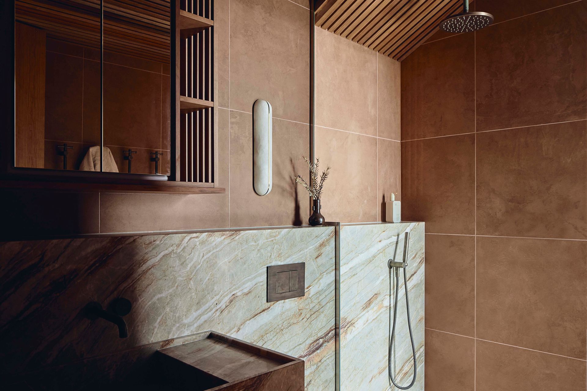 6-A-moment-of-calm-in-the-main-bathroom.jpg