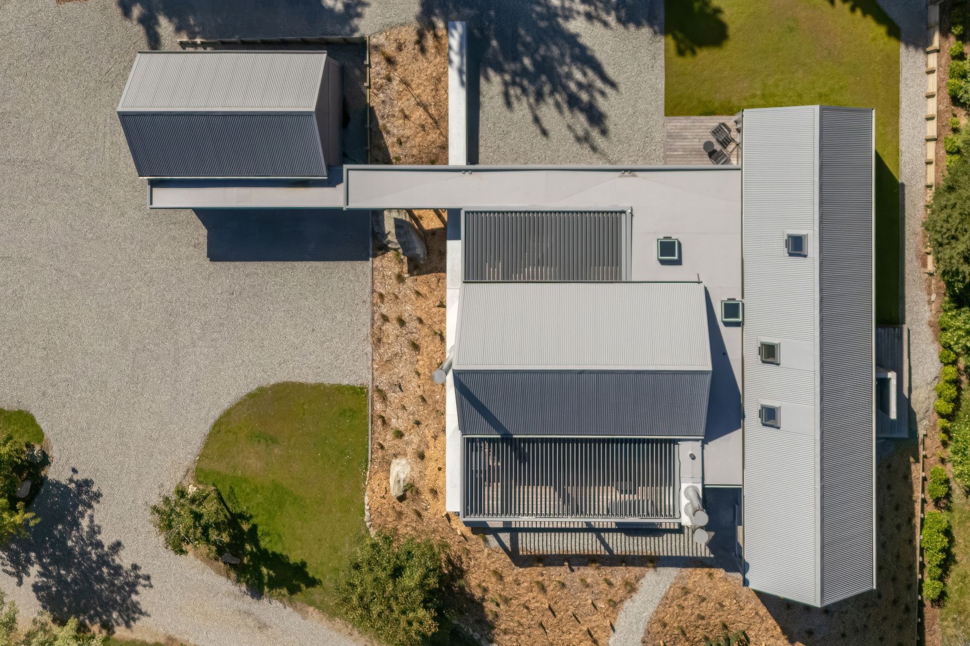 Corrugated-Crib-Johnston-Architects-016-upscaled-by-Replicate.jpg
