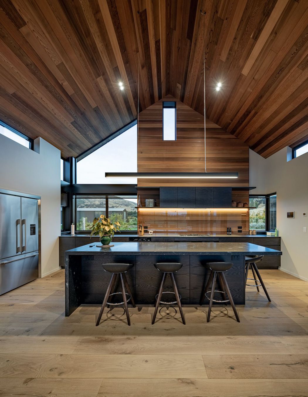 Hillend-Station-House-Simon-Larkinkitchen-interior.jpeg