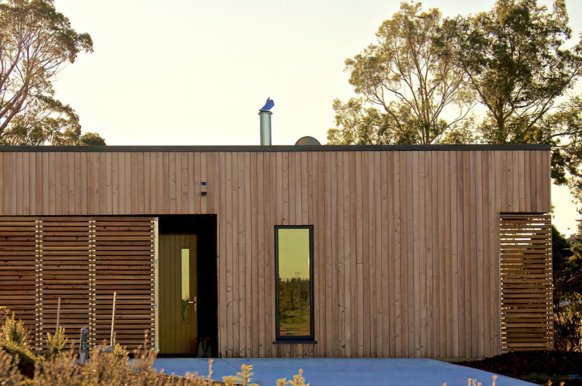 Kowhai Cabin Keeps Warm in Winter, Cool in Summer