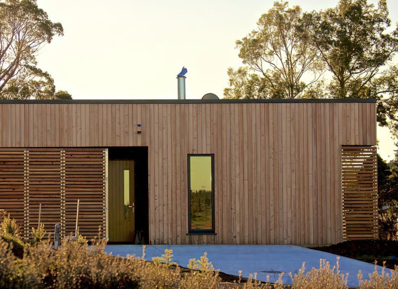 Kowhai Cabin Keeps Warm in Winter, Cool in Summer