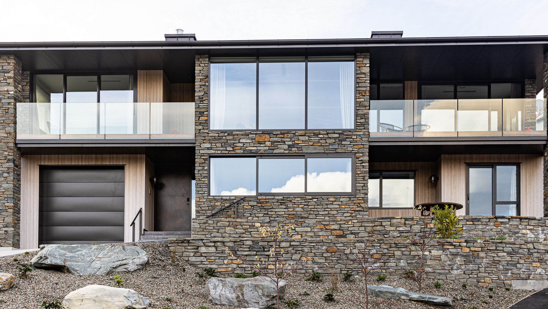 Lakefront style meets functionality banner