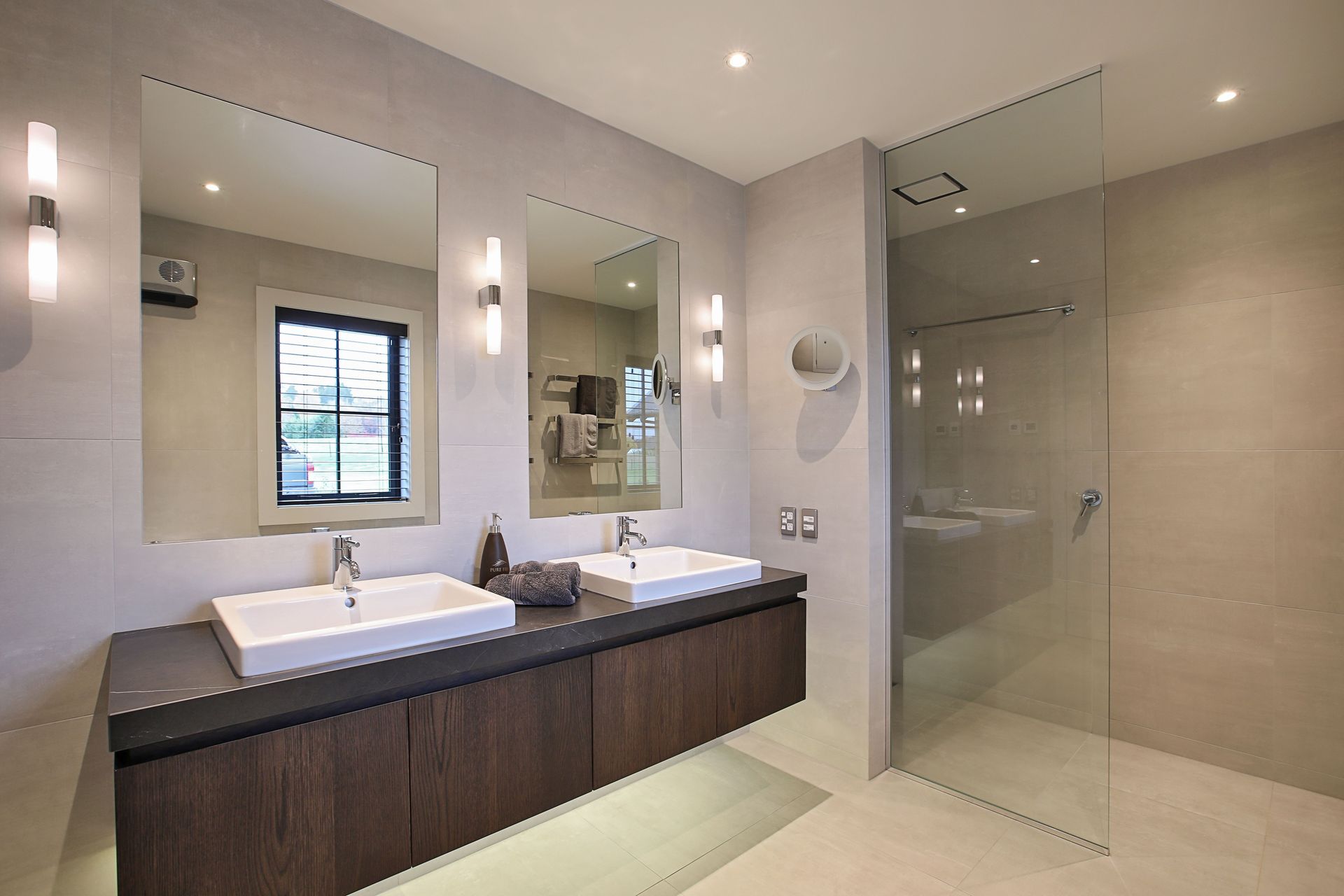 Dalefield Home in the Meadow