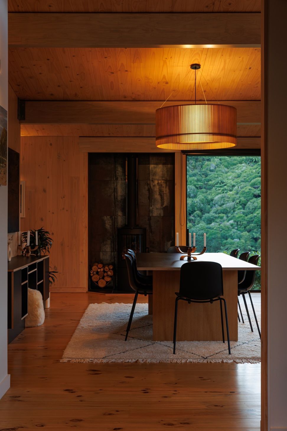 tata-beach-house-08-dining-wood-burner-pendant-v2.jpg