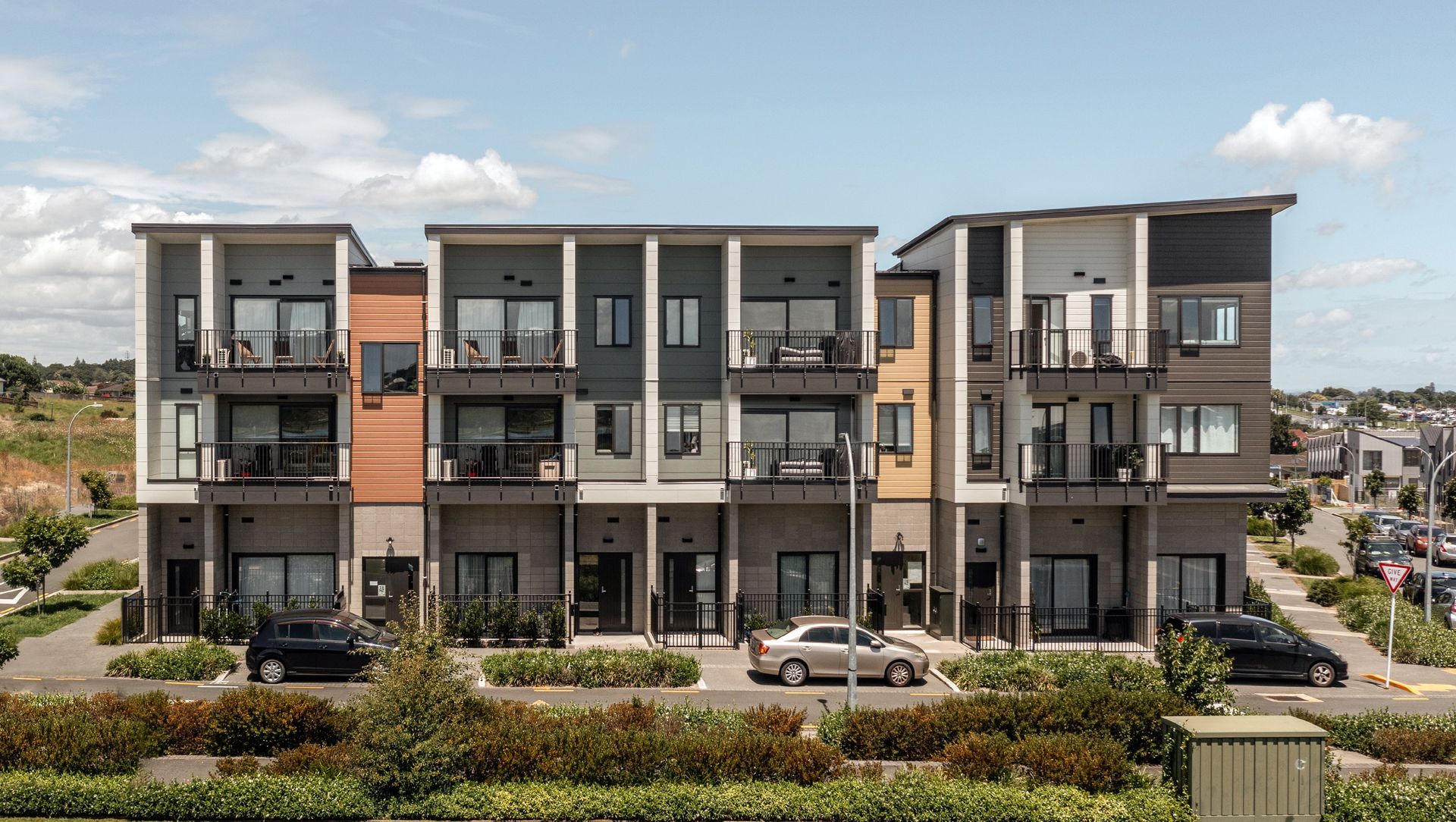 Pacific Gardens Apartments banner