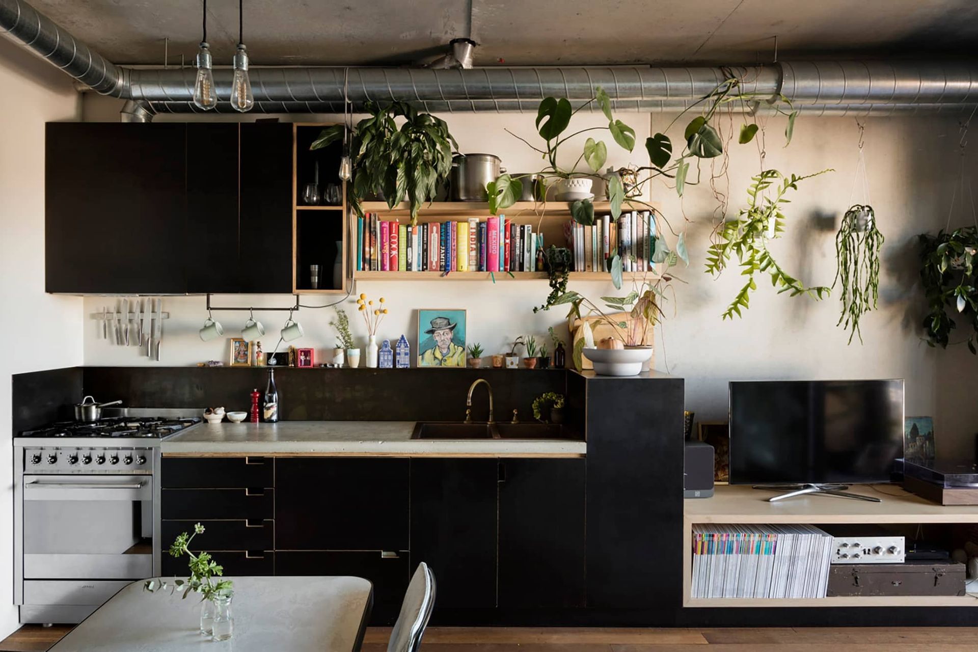 Photography: Dianna Snape, Tom Ross, Rebecca Ramage, Michael Downes, Andrew Wuttke