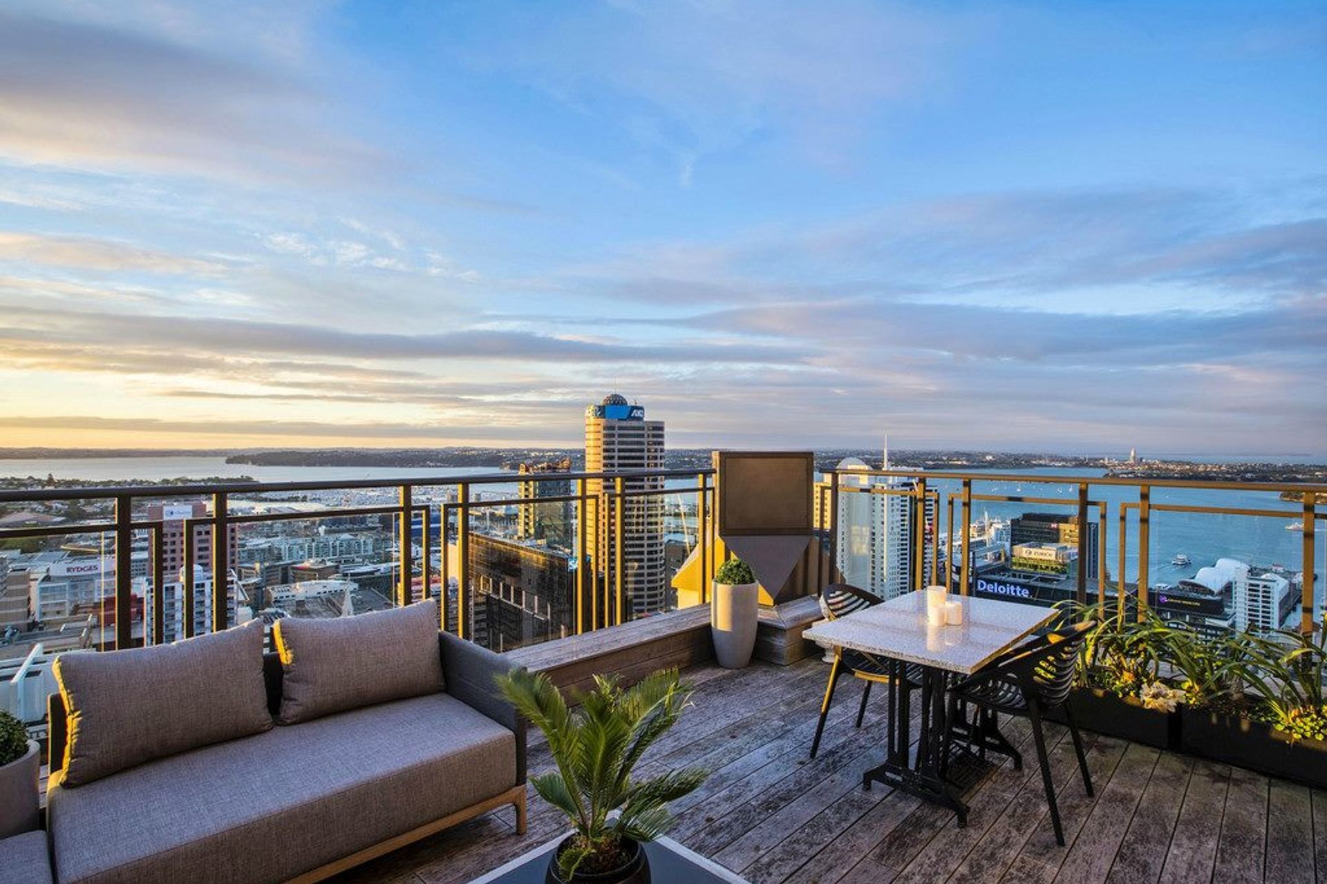 Metropolis Luxury Penthouse