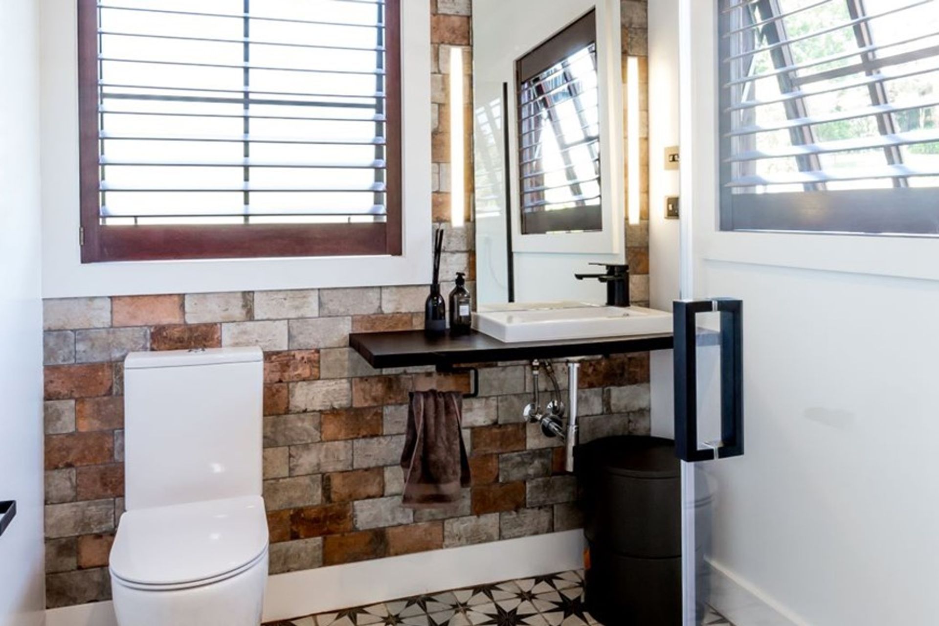 Style &amp; Design In Waiheke Apartment