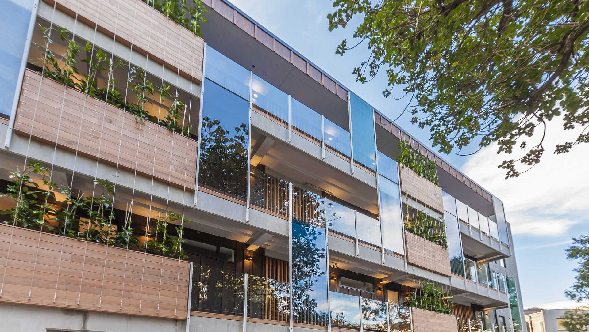 Station R Apartments banner