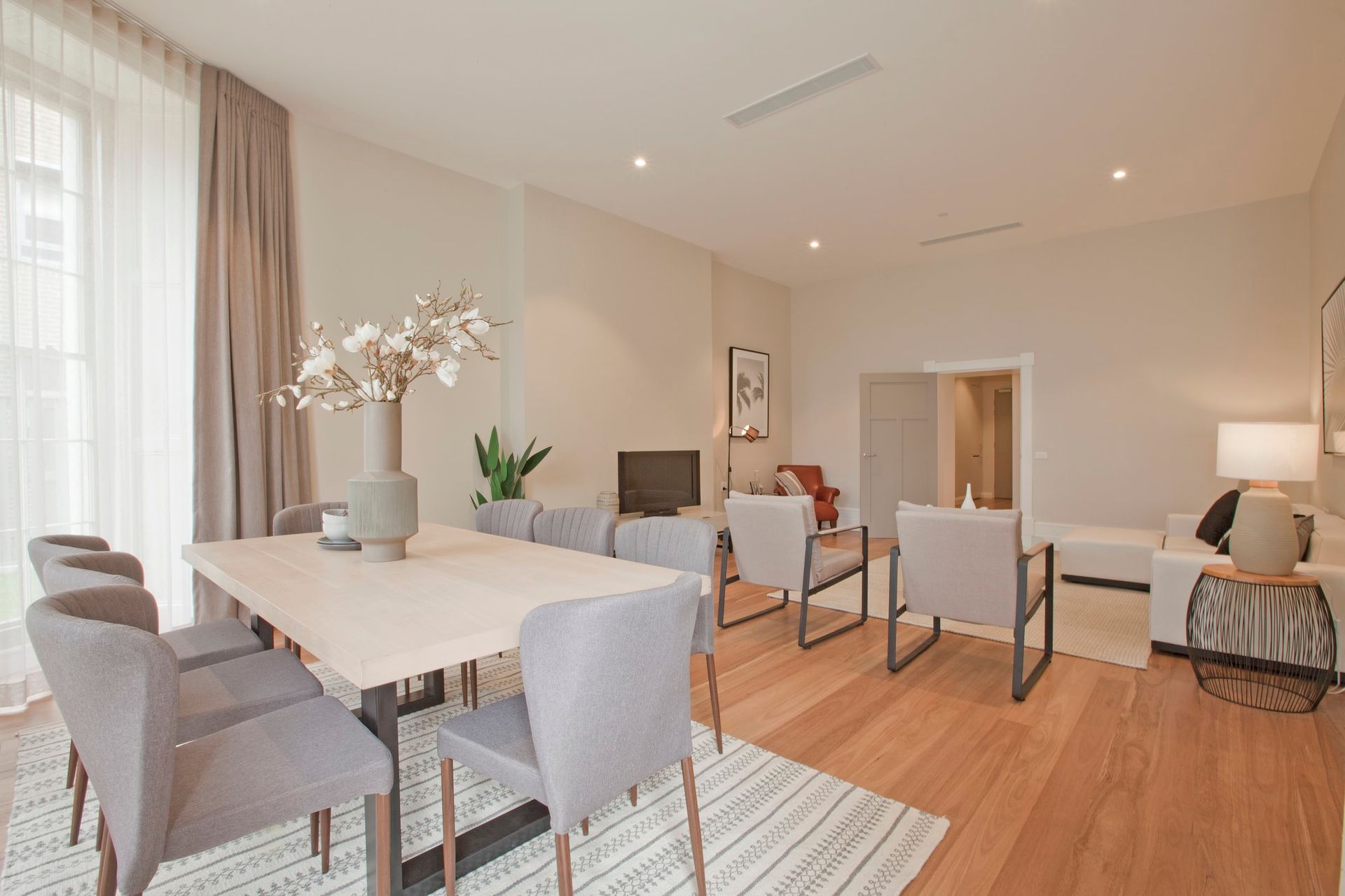 Photography: Richard Drew - Slikpics