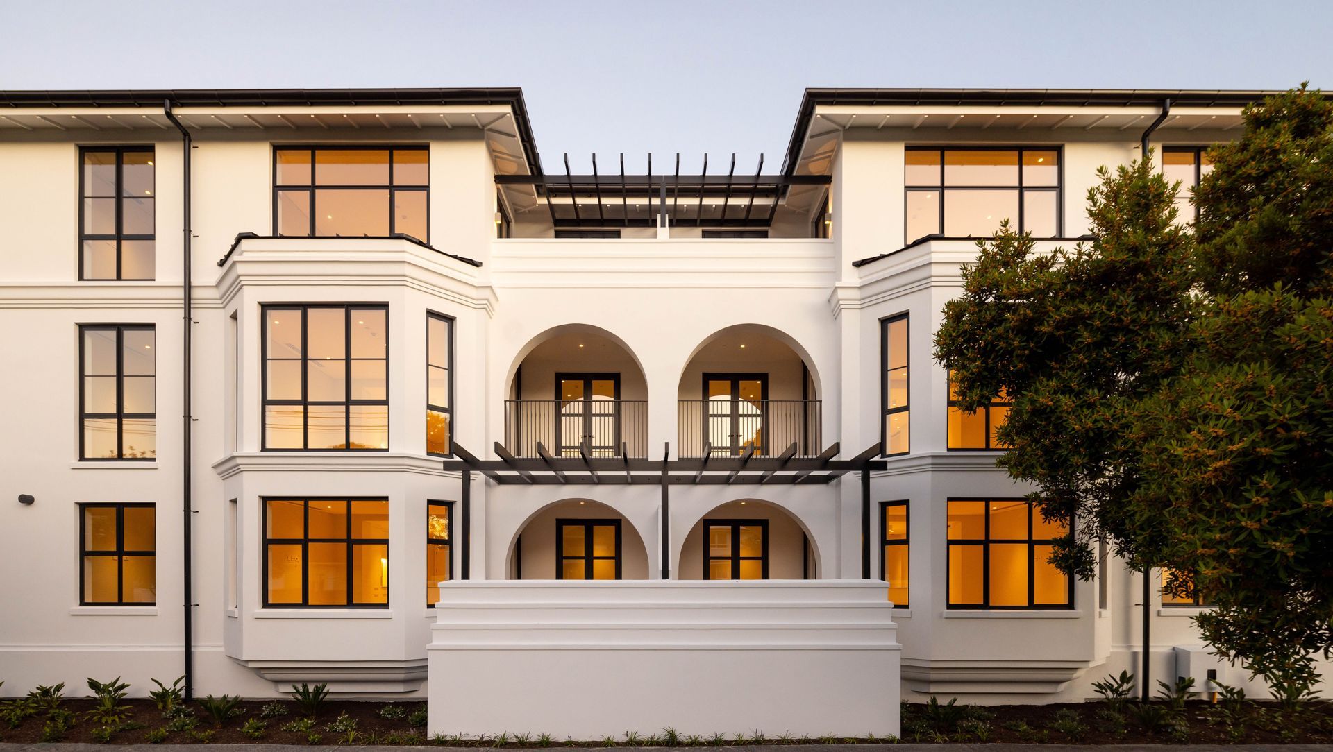 The Arches Apartments banner