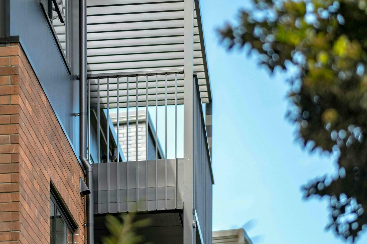 Kaweka-ApartmentsModern-ApartmentsConstrukt-ArchitectsAucklandBalcony-closeup2025-06-17-035628zmlb.jpg