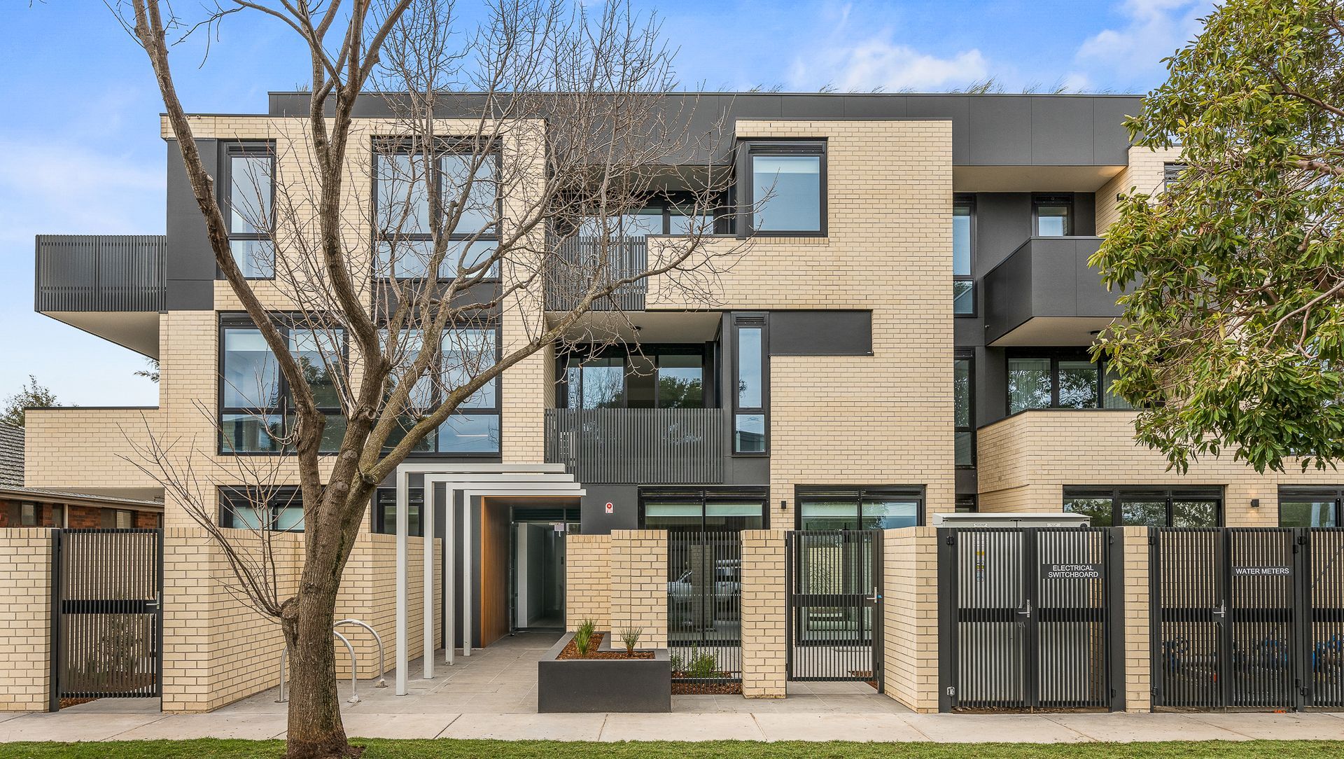 Custom Highett banner