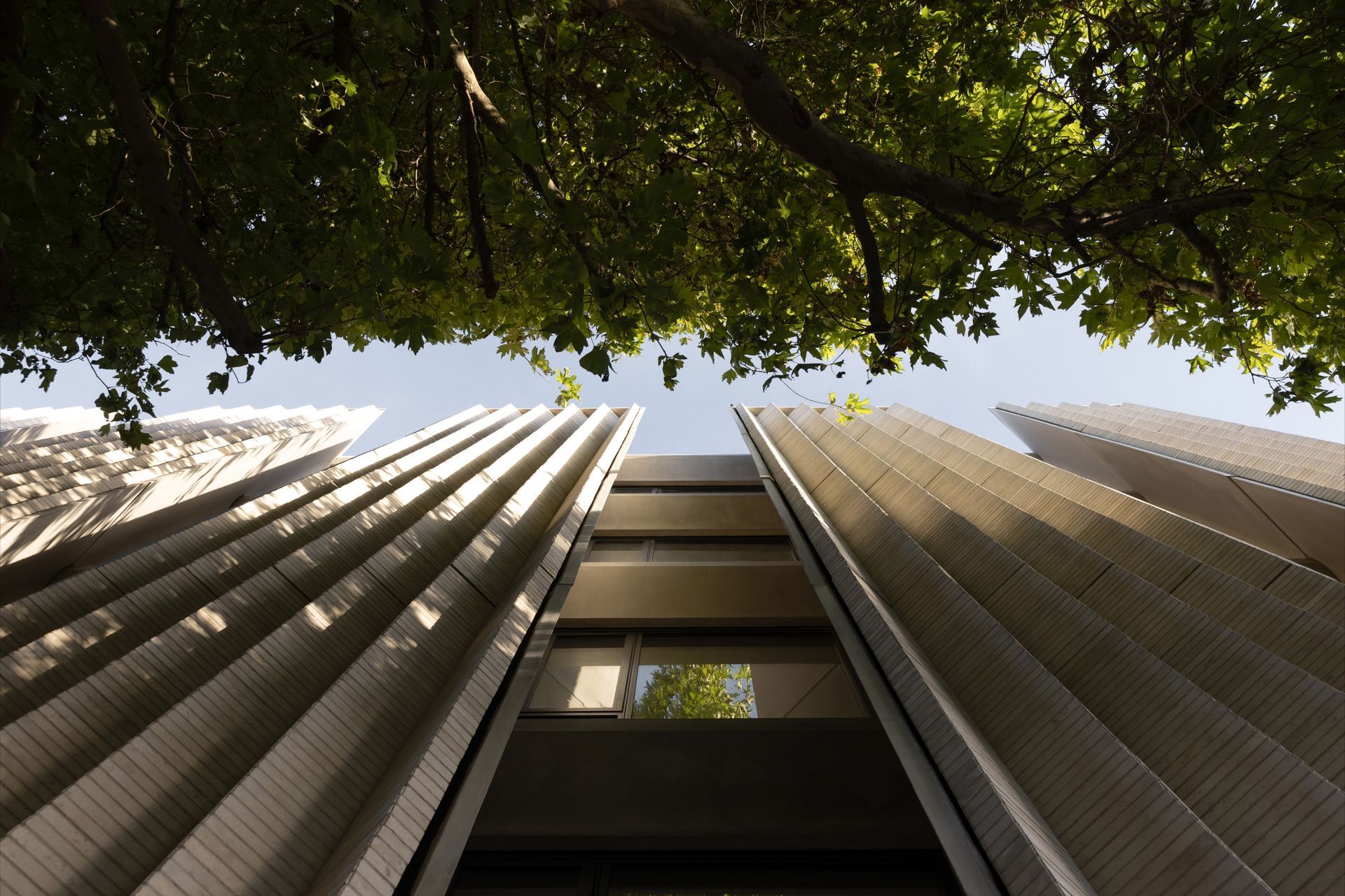 exhibitexterior-4jono-parker4-ap-compressed.jpg