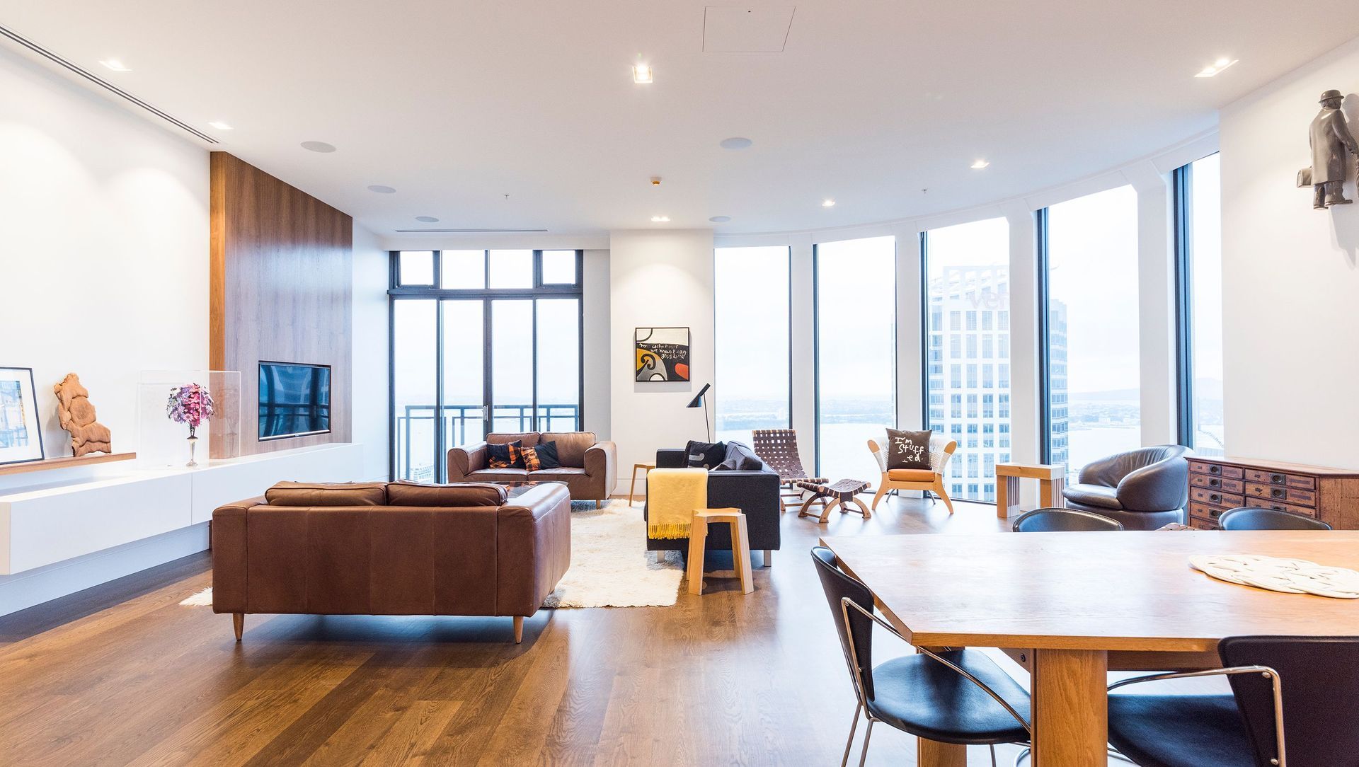 Metropolis Luxury Apartment banner