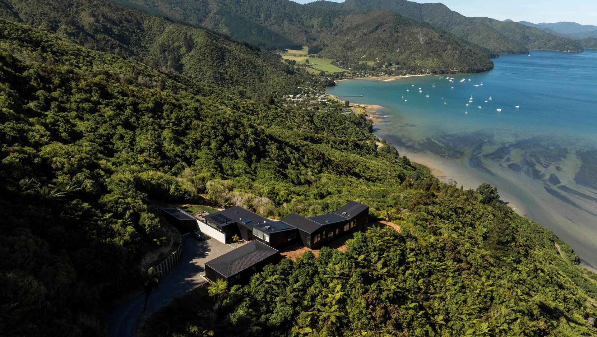 Anakiwa House banner