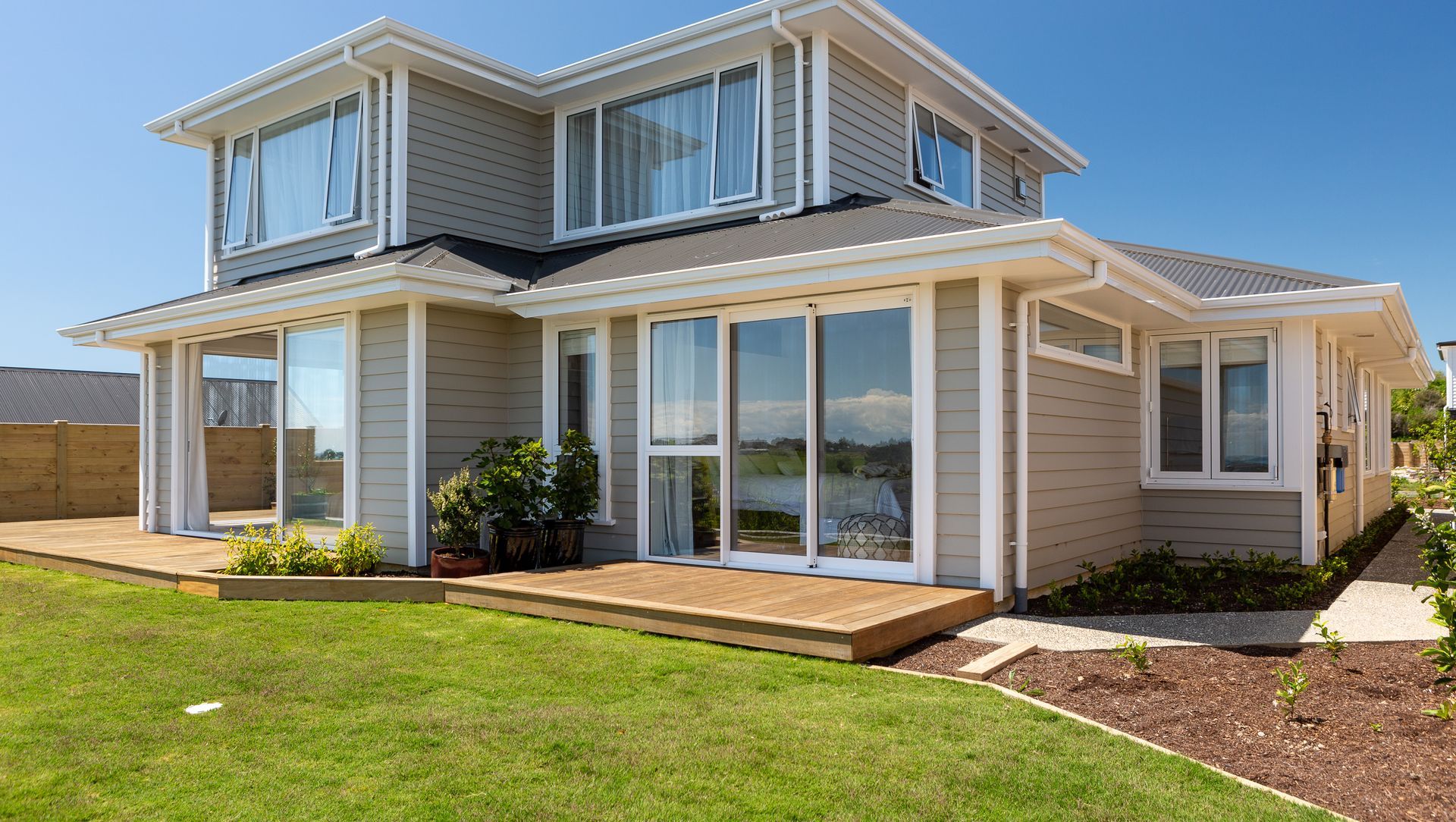 A Beachlands Build with Iconic Essence banner