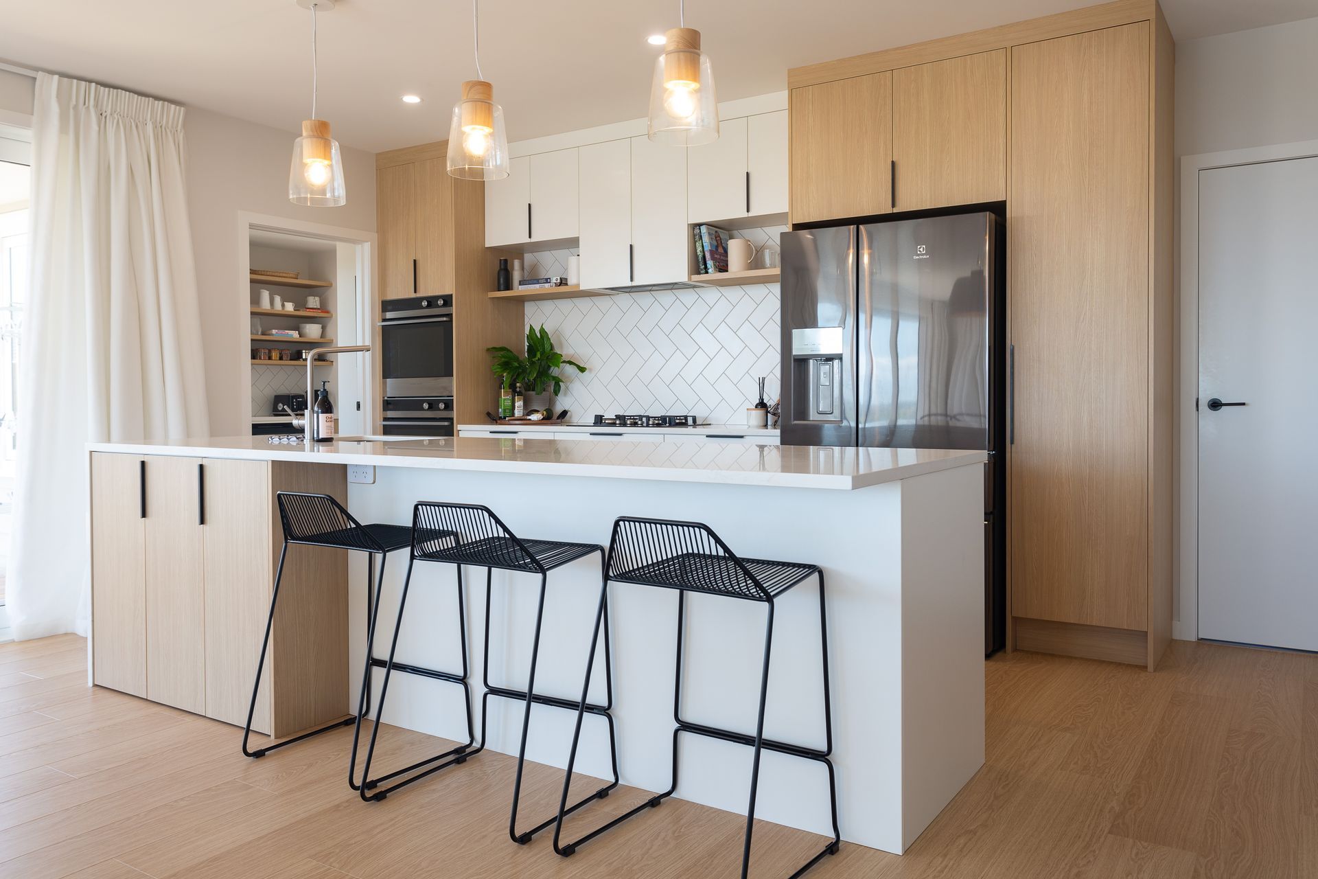 A Beachlands Build with Iconic Essence