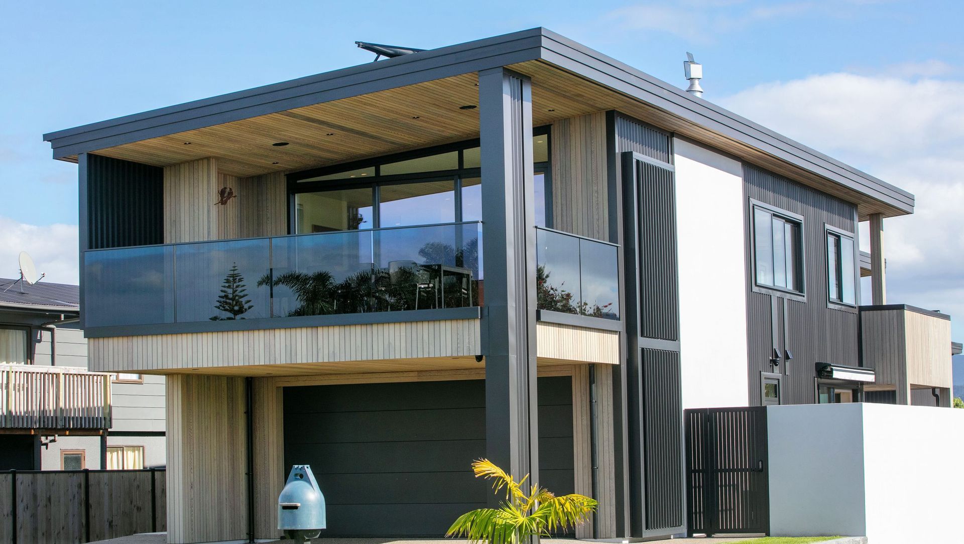 Cook Drive - Frameless Glass Balustrades for a Modern Home banner
