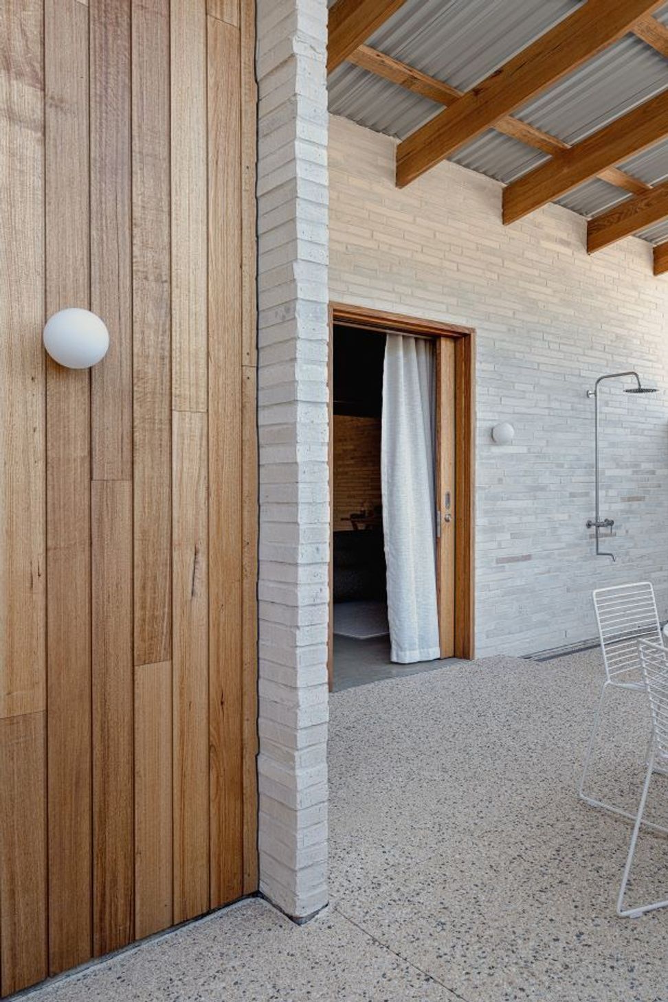 Aus-OakIronAshNormanville-Beach-HouseAdam-Johnson-Design-3.jpg
