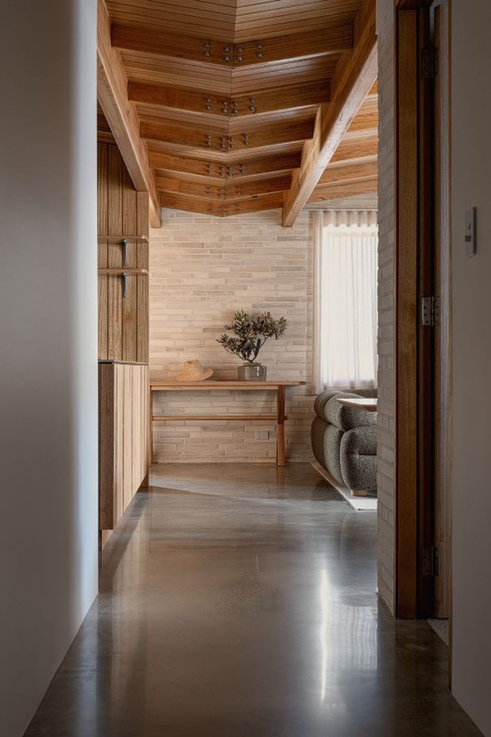 Aus-OakIronAshNormanville-Beach-HouseAdam-Johnson-Design-7.jpg