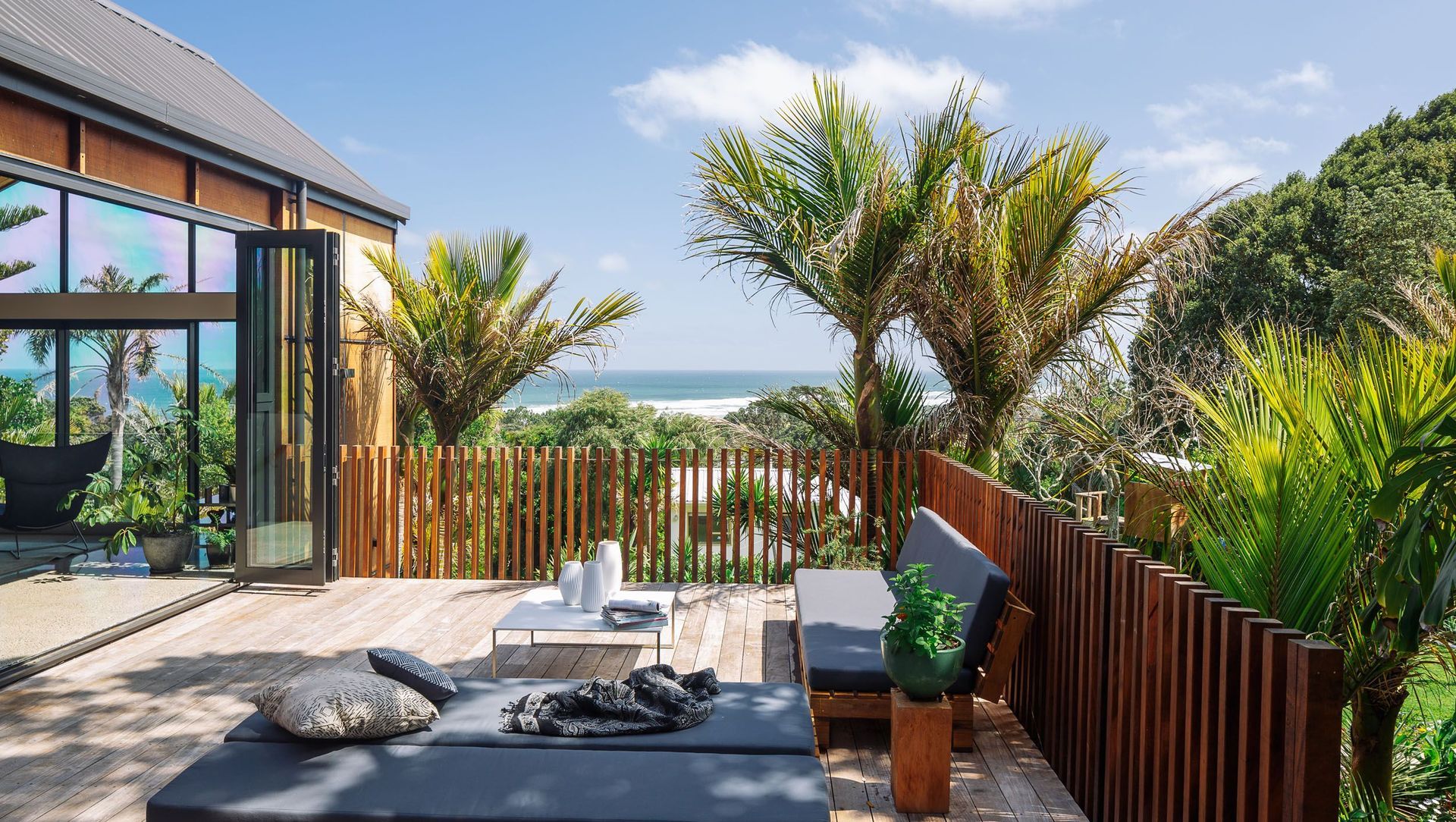 Motutara Leitch House, Muriwai banner