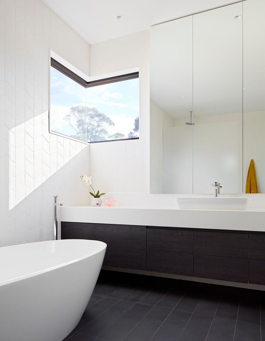 The Ensuite takes advantage of tree top views, and like the Powder Room utilizes soft, textured wall tiles and minimal white fittings.