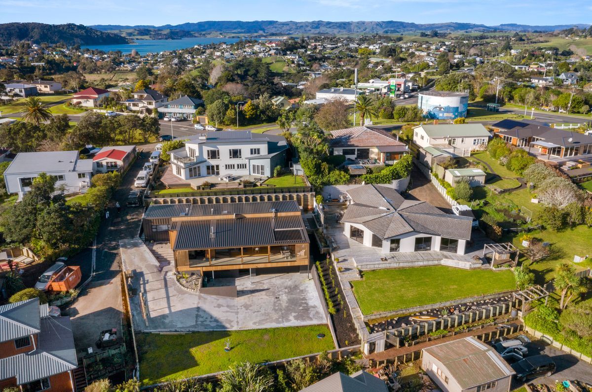 Raglan House