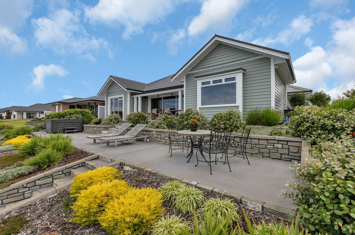 Marsden Cove- Northland- Waterfront / Luxury / Beach House / Outdoor Living / New Build  by Cogan Custom Homes