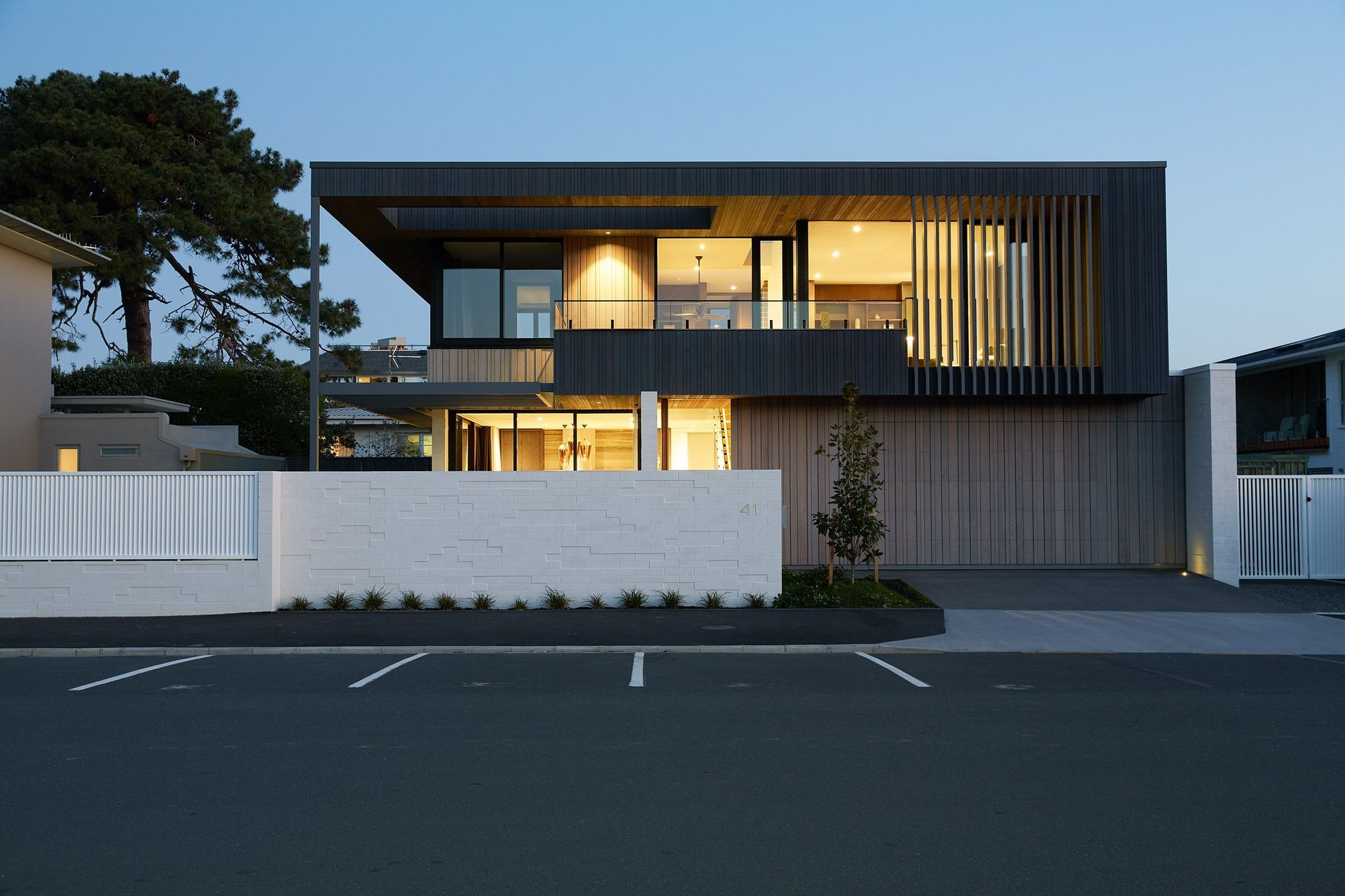 Milford beach house - a love letter to Modernism 