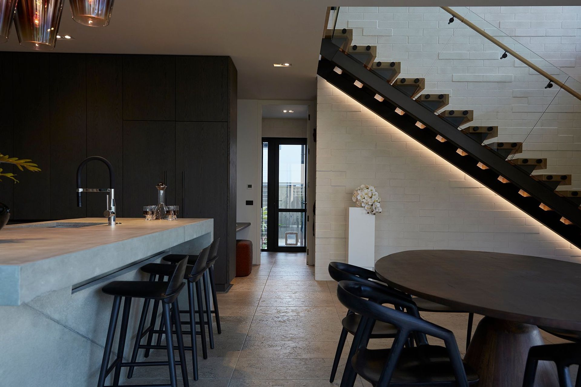 Milford beach house - a love letter to Modernism 