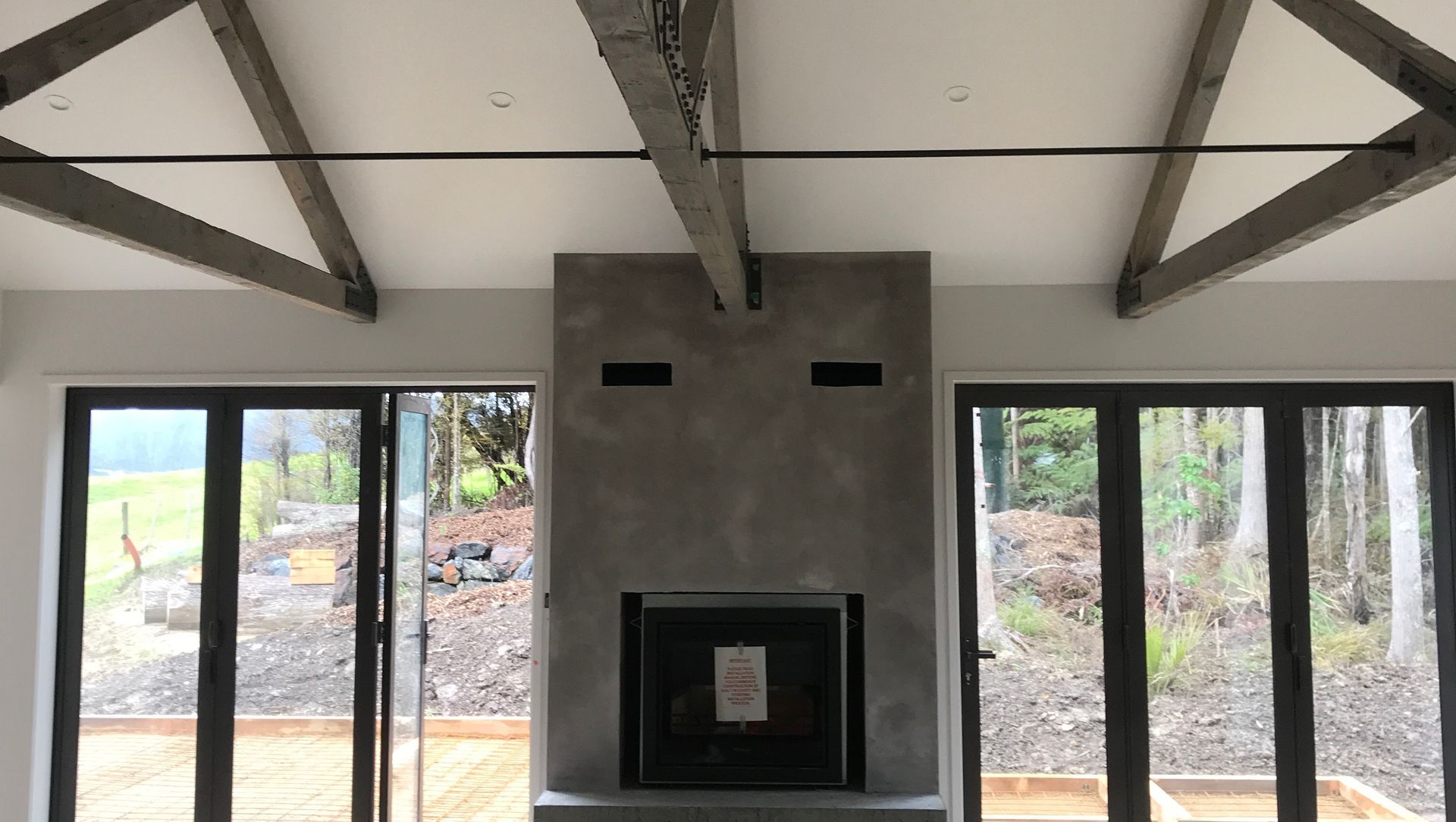 Venetian plaster - Fireplace - Aged concrete look banner