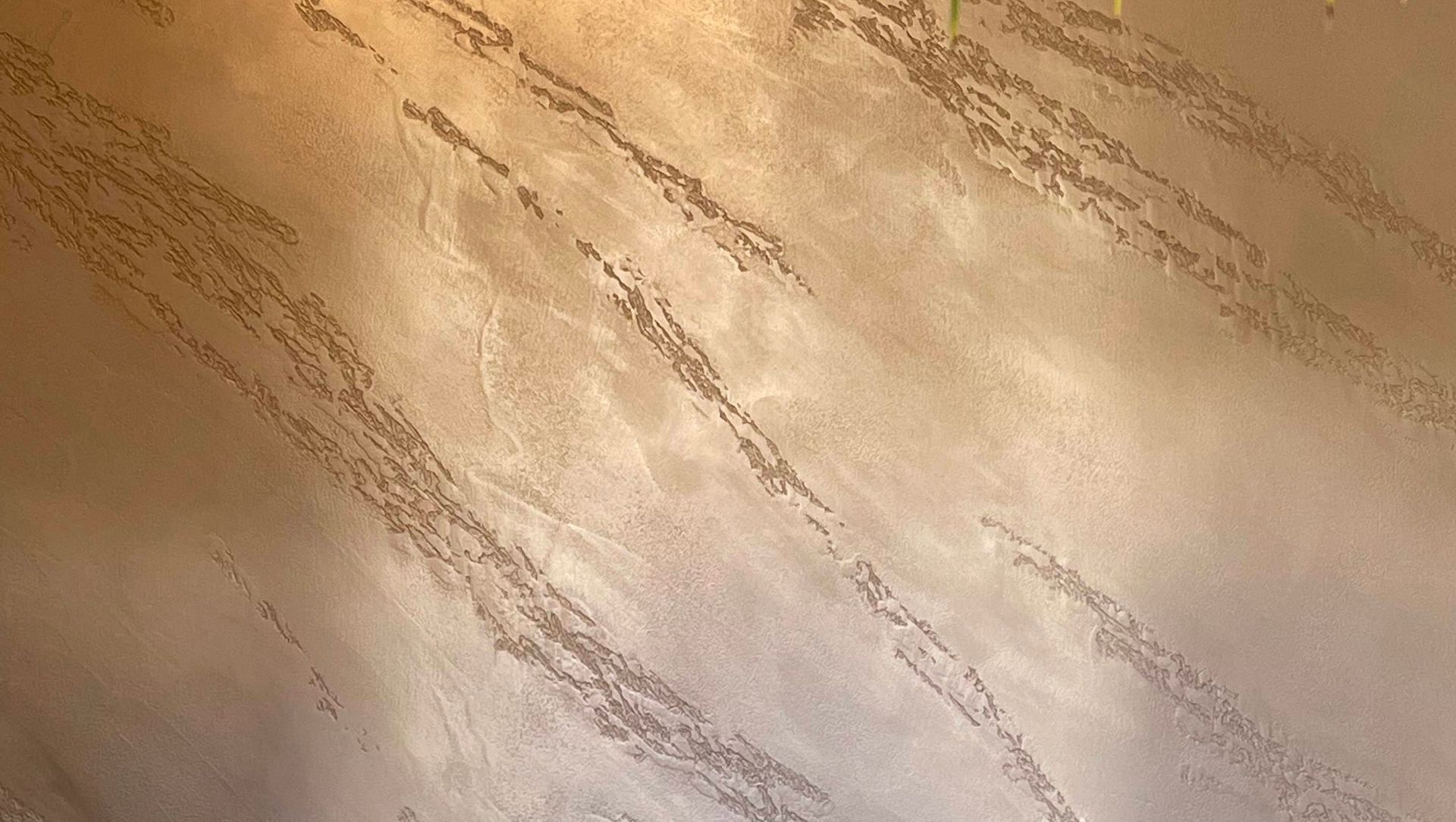 Feature wall, Split stone banner