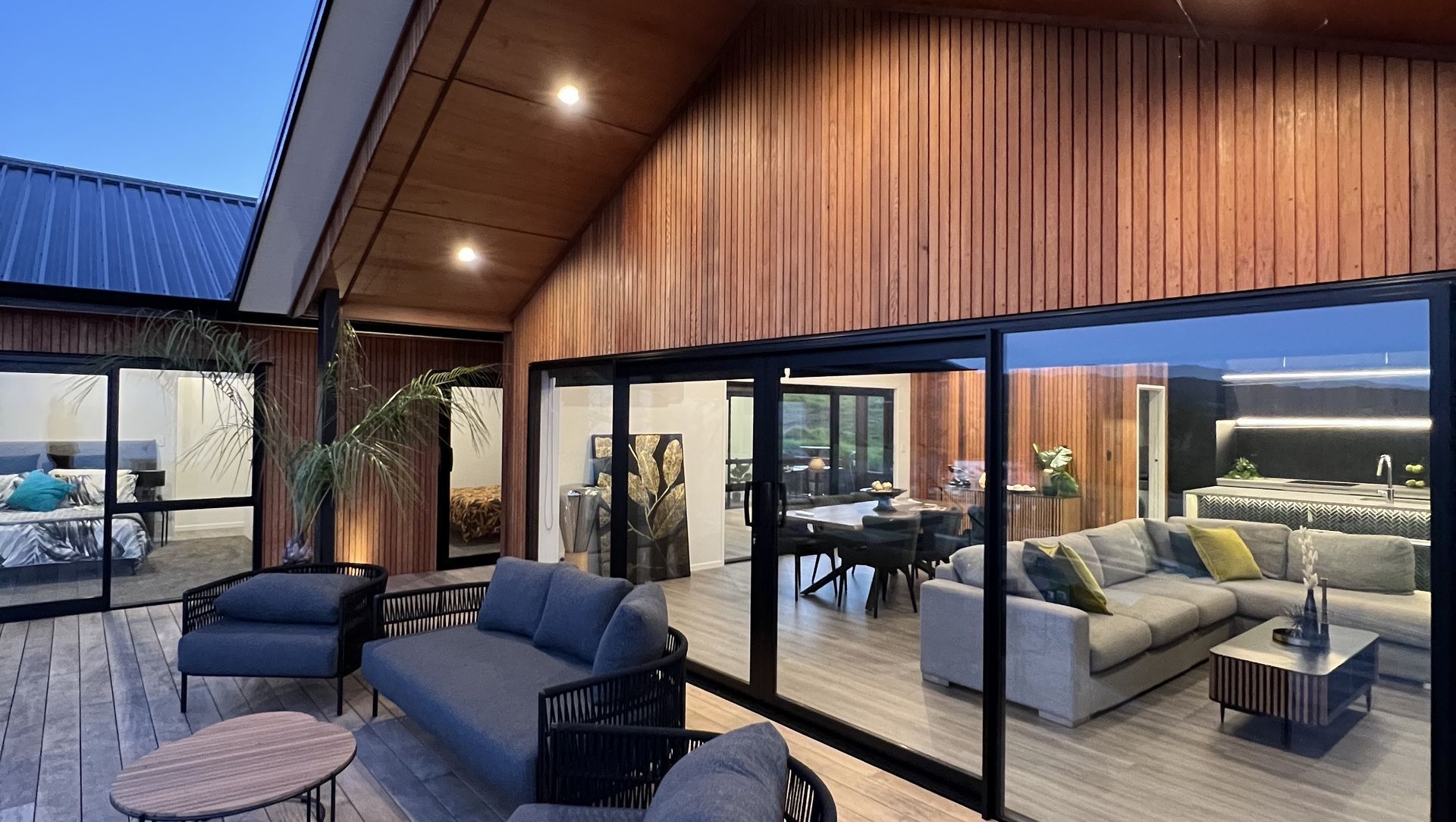 Langs Beach House banner