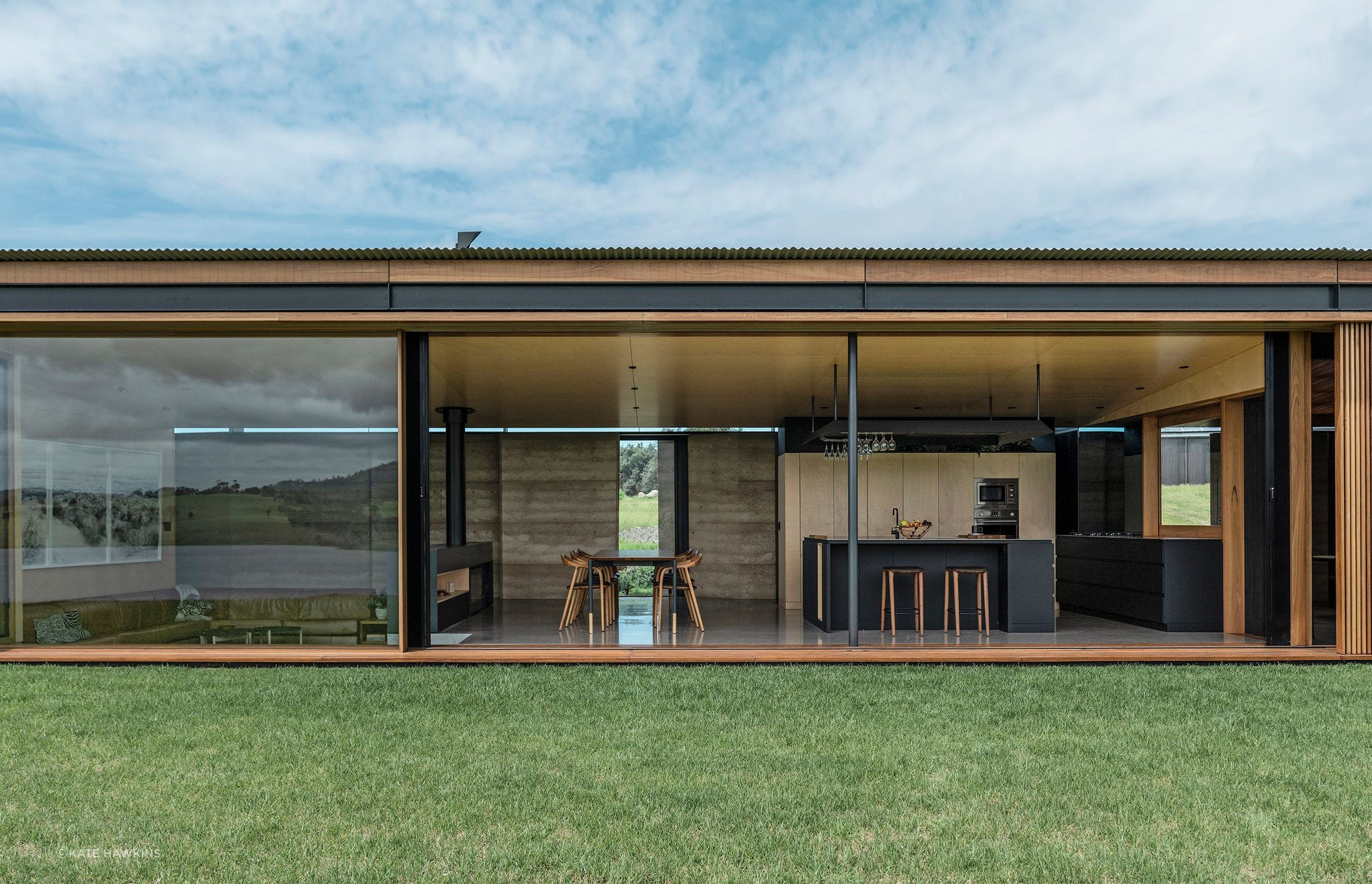 A linear haven; Mystery Bay House is a single levelled architectural masterpiece