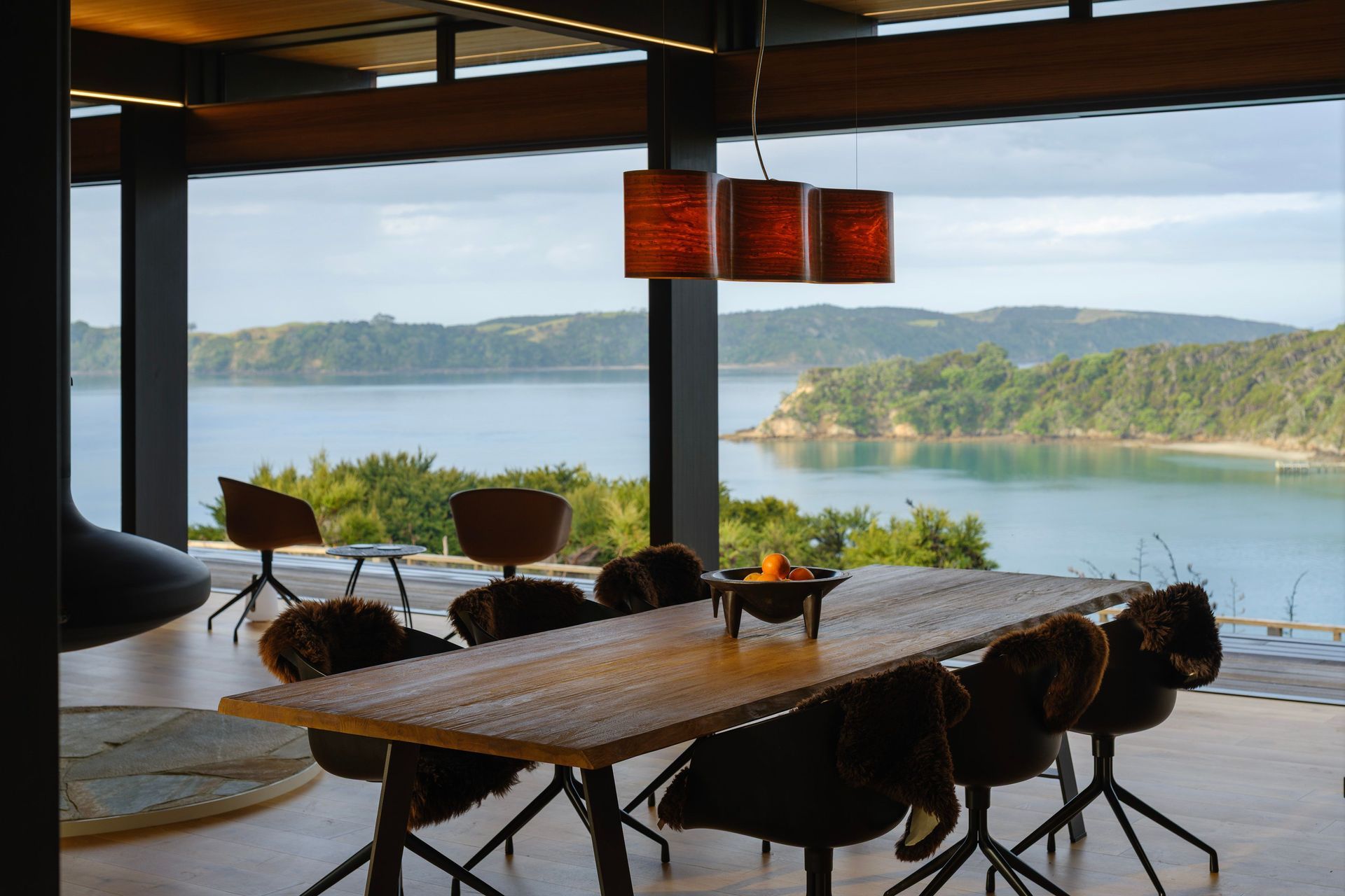 Kawau-Island-Housedining-space-looking-out-over-Vivian-BaySimon-Devitt-Photographer4.jpg