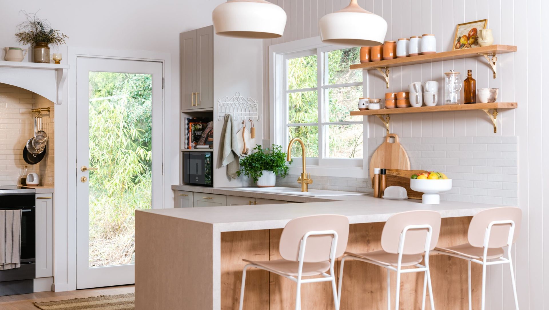 Lorne Beach House banner