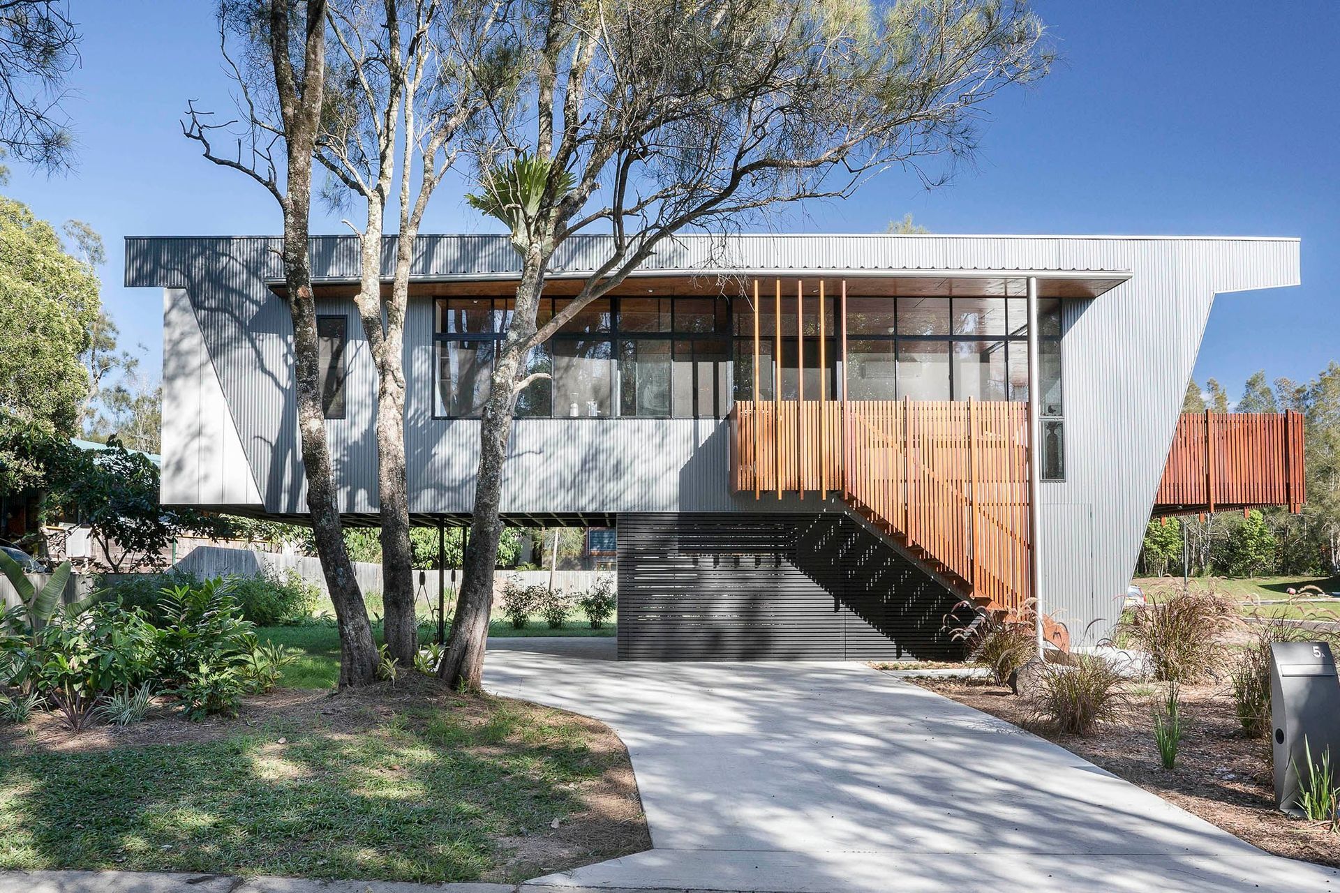 Photography: Damien Bredberg Photography | Eastern Facade Northern Rivers Beach House Byron Bay | Colorbond cladding