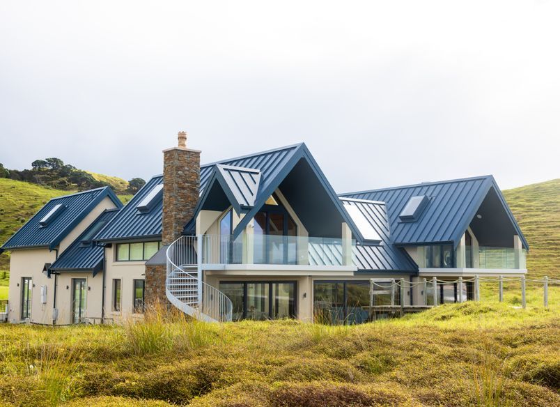 Opito Bay Beach House - Eurostyle Spanlok Roofing - Copper Details - ColorCote