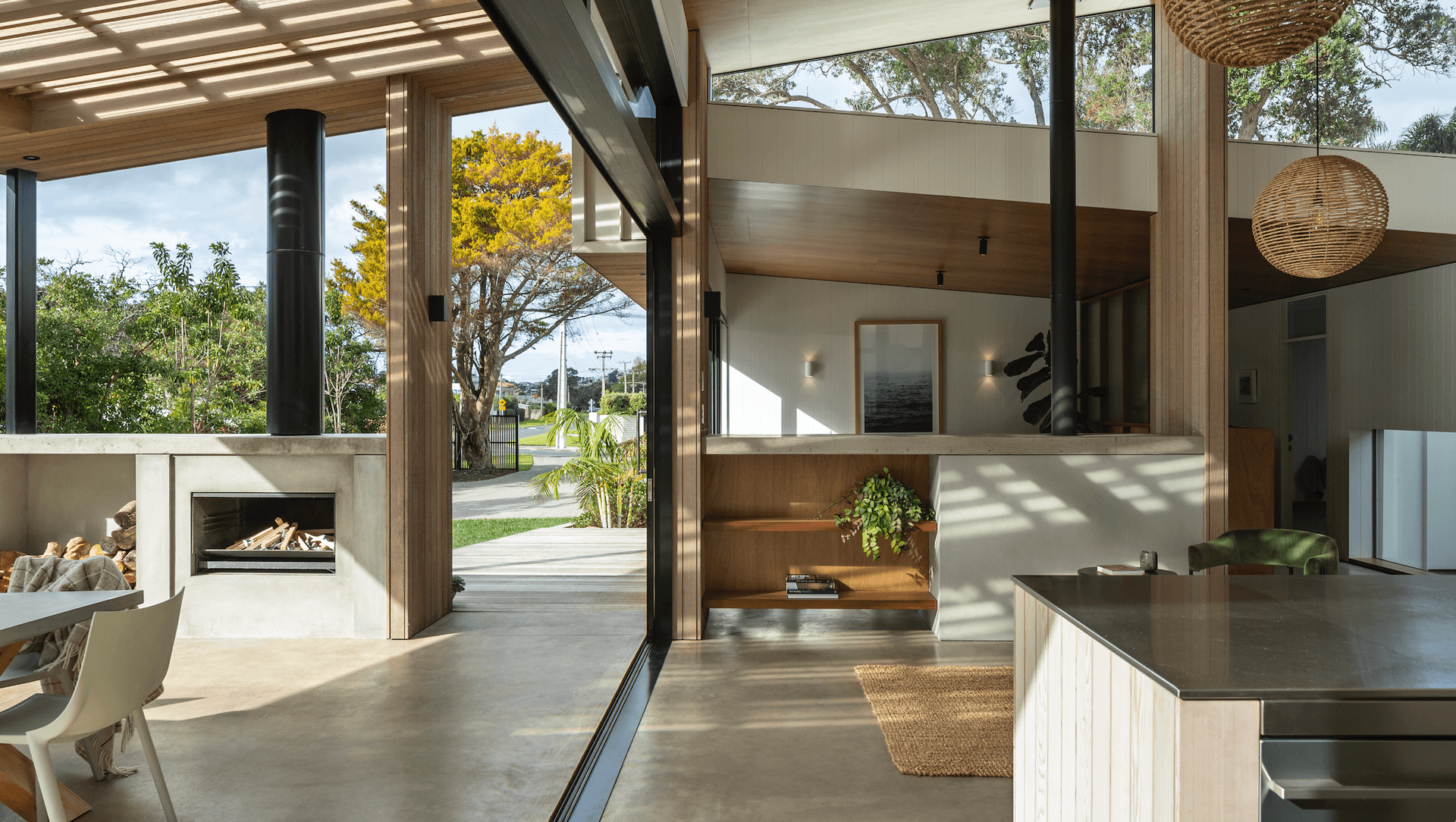 Manly House: A mid-century-style bach with seamless indoor-outdoor flow banner