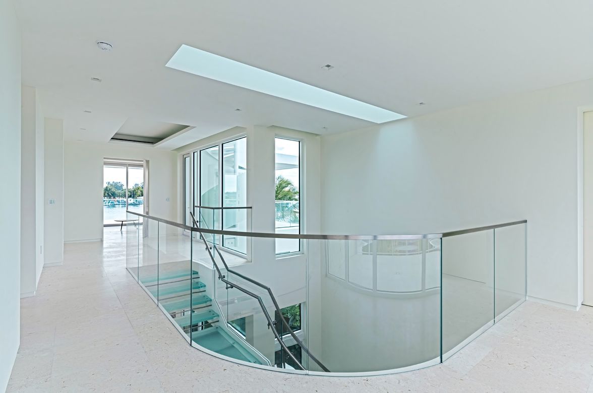 The White House – All Class & Almost All Glass