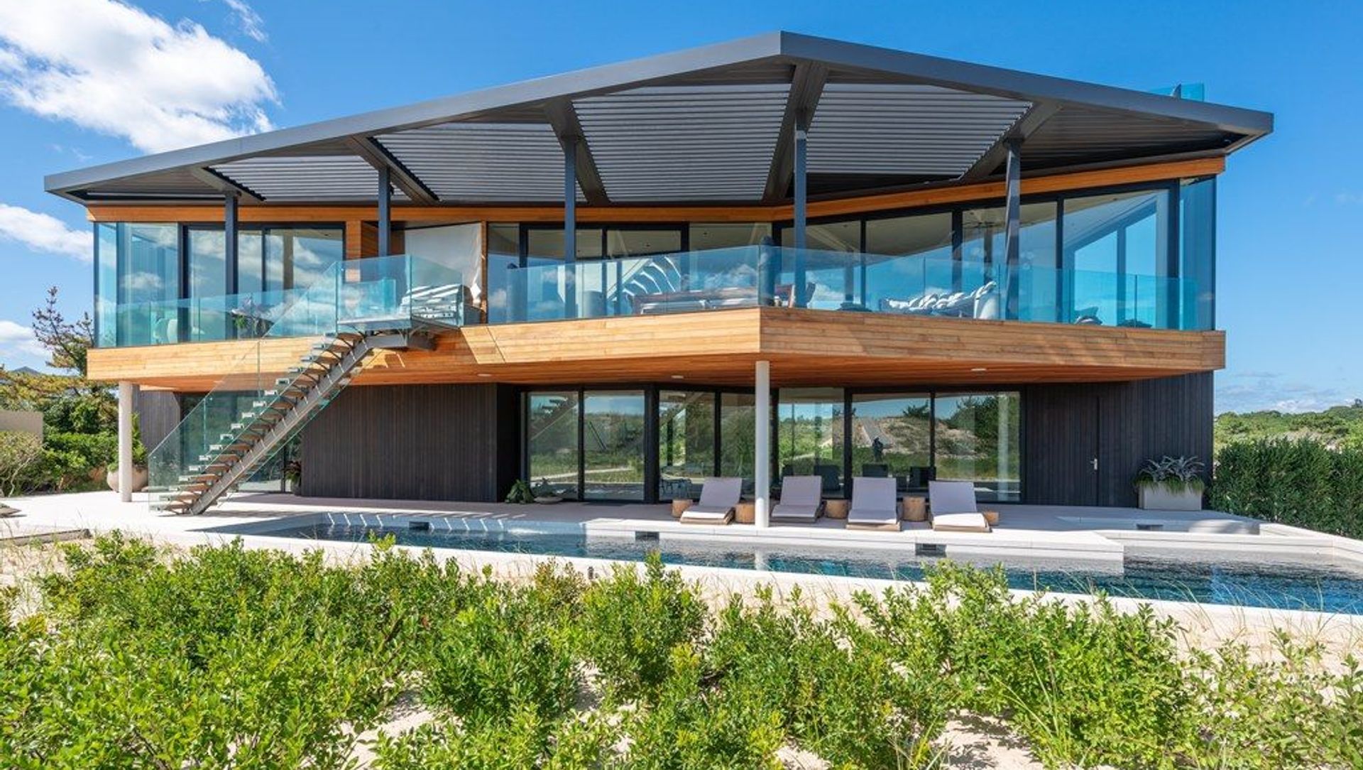 The Hamptons NY banner