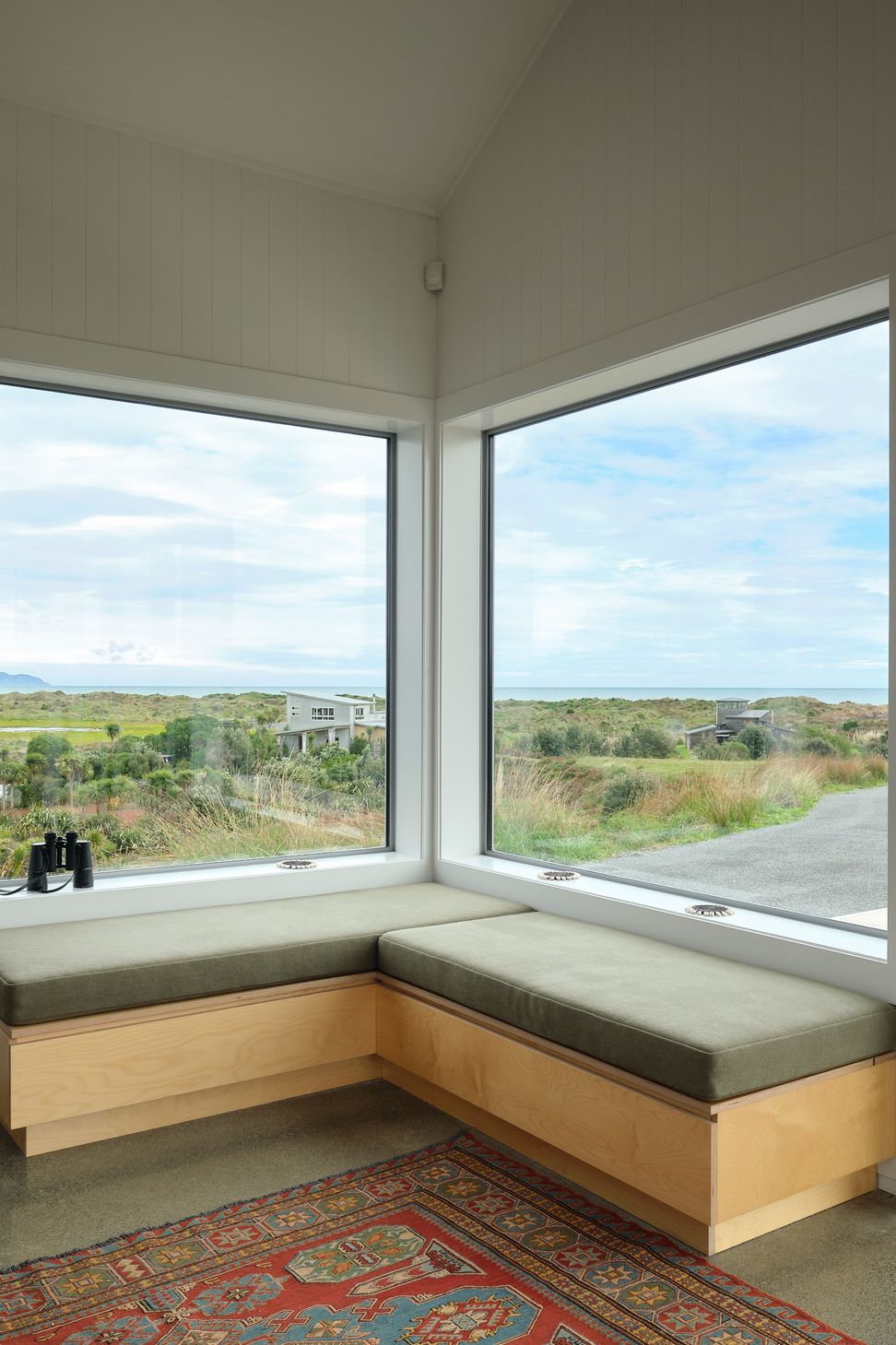 Waikawa beach kitchen & laundry