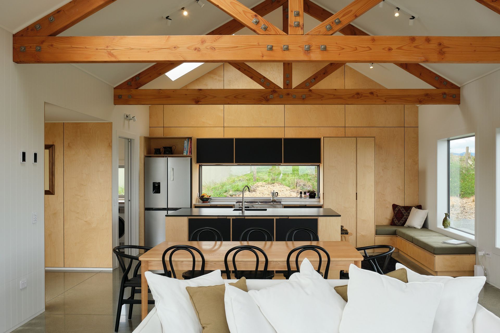 Waikawa beach kitchen & laundry