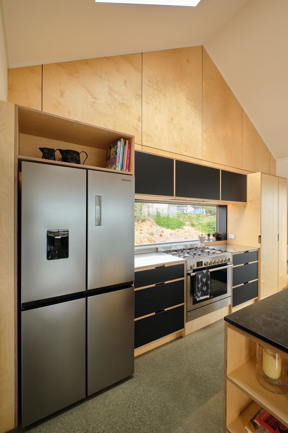 Waikawa beach kitchen & laundry