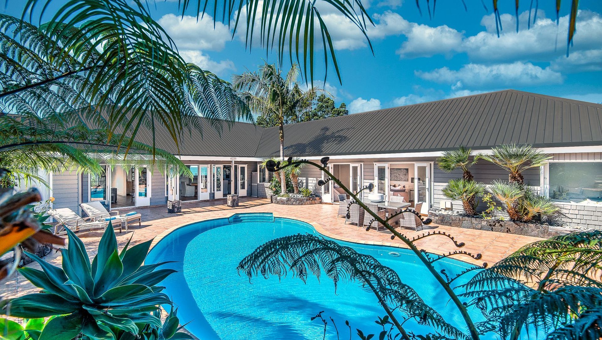 Sandspit Beach House banner