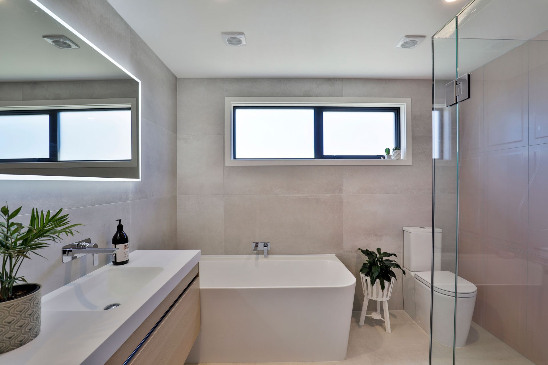 Bathroom: Ensuite: Ferrocemento Bianco 597x1196mm and Victoria Blush Smooth Panel 400x800mm